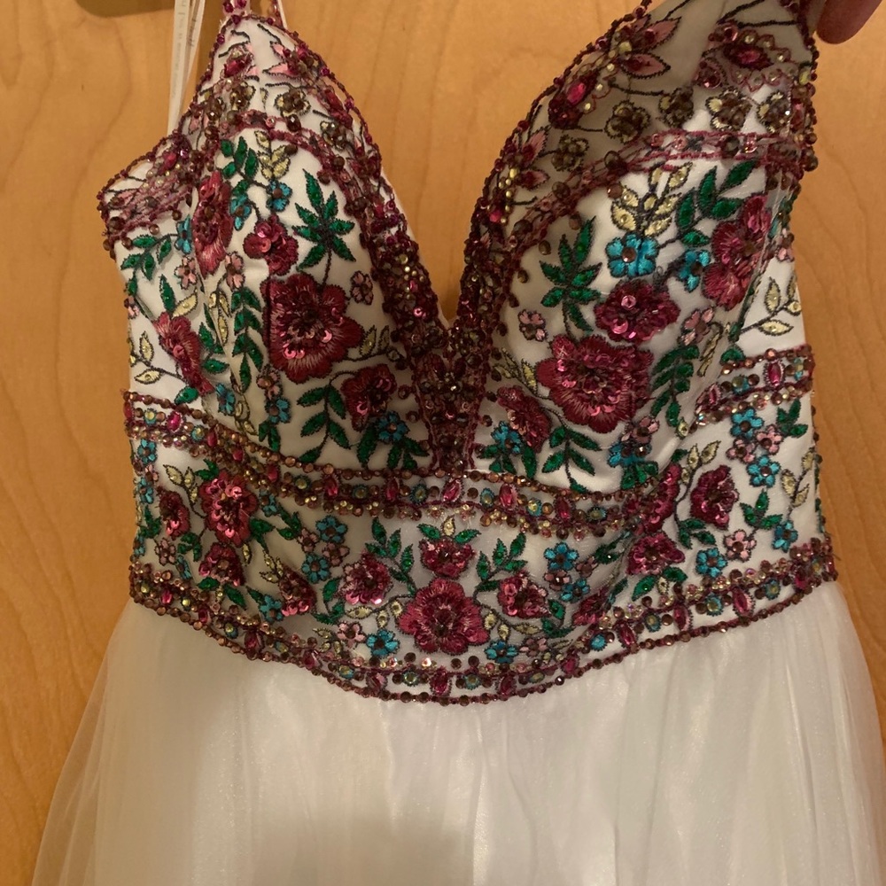 White Prom dress. - Picture 5 of 6